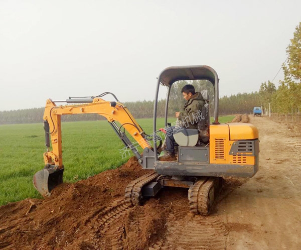 液壓挖掘機(jī)